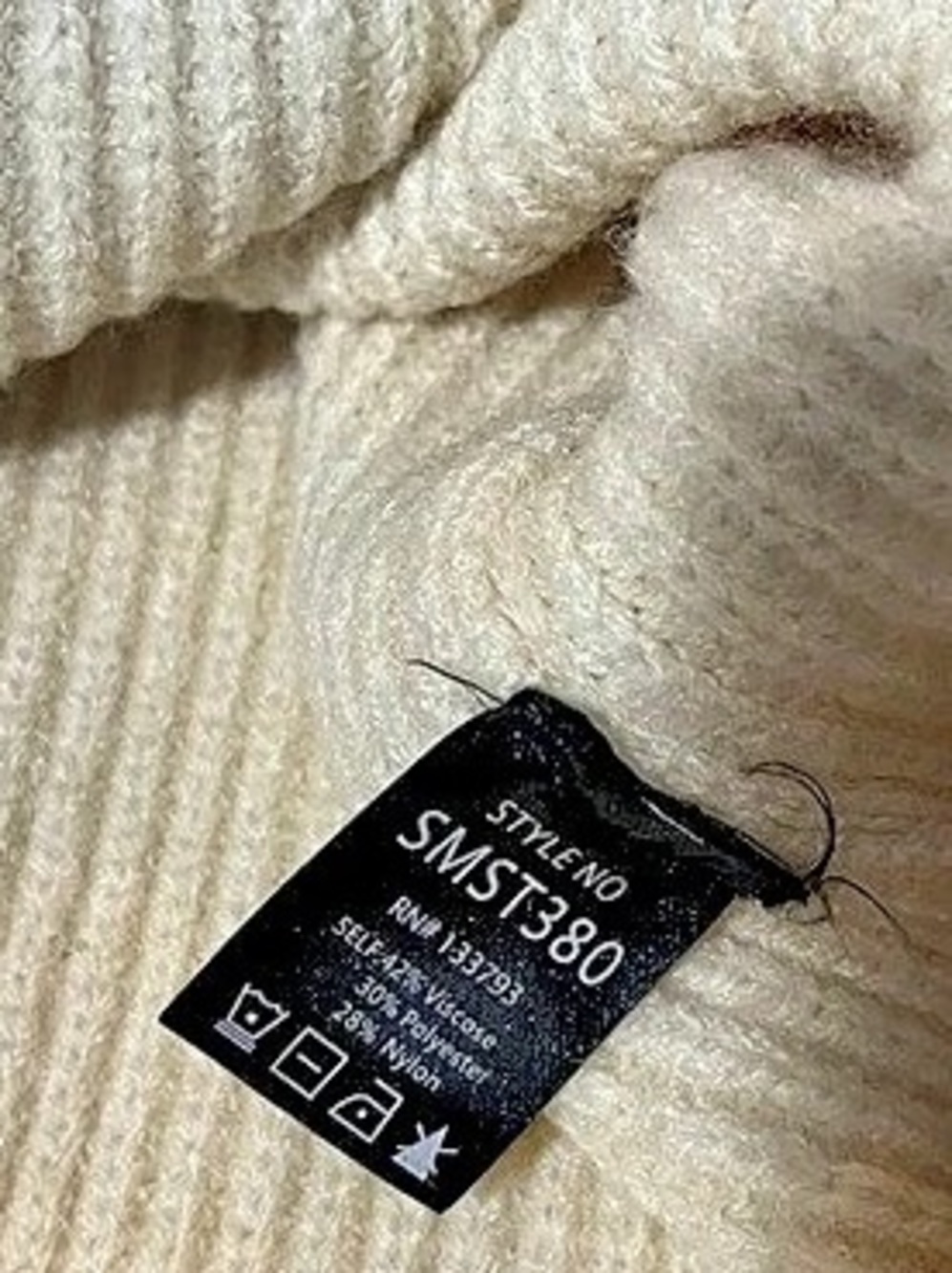 POL | Ribbed Color Block Turtleneck Sweater - Picture 5 of 6
